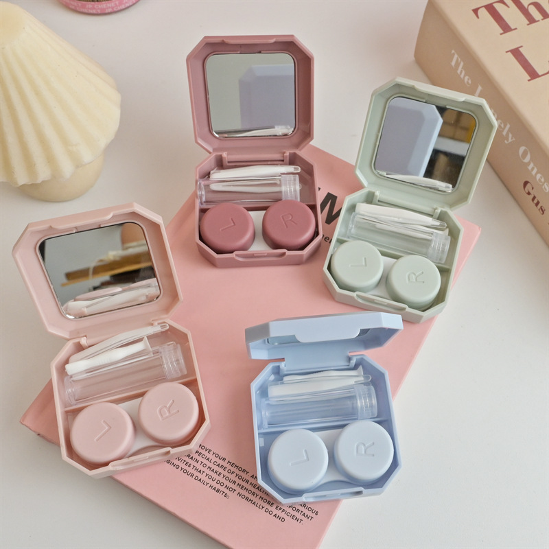 Lens Cleaning Kit - ชุดเดินทางคอนแทคเลนส์ 1 ชิ้นพร้อมเครื่องซักผ้าทําความสะอาดกล่องคอนแทคเลนส์แบบพกพาพร้อมแหนบกระจกเครื่องมือกําจัดขวดโซลูชันสําหรับทุกวัน
